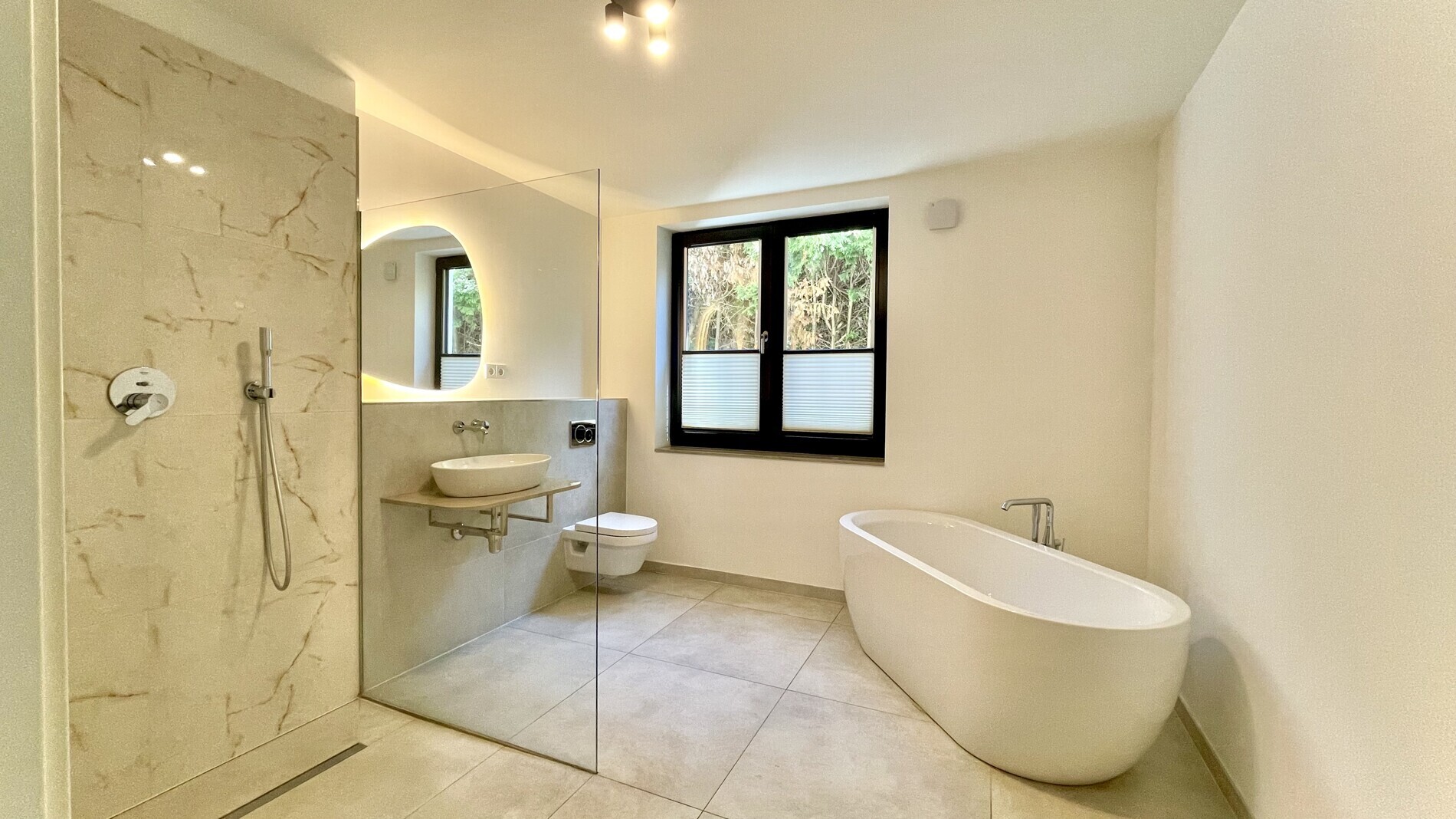 Badezimmer EG