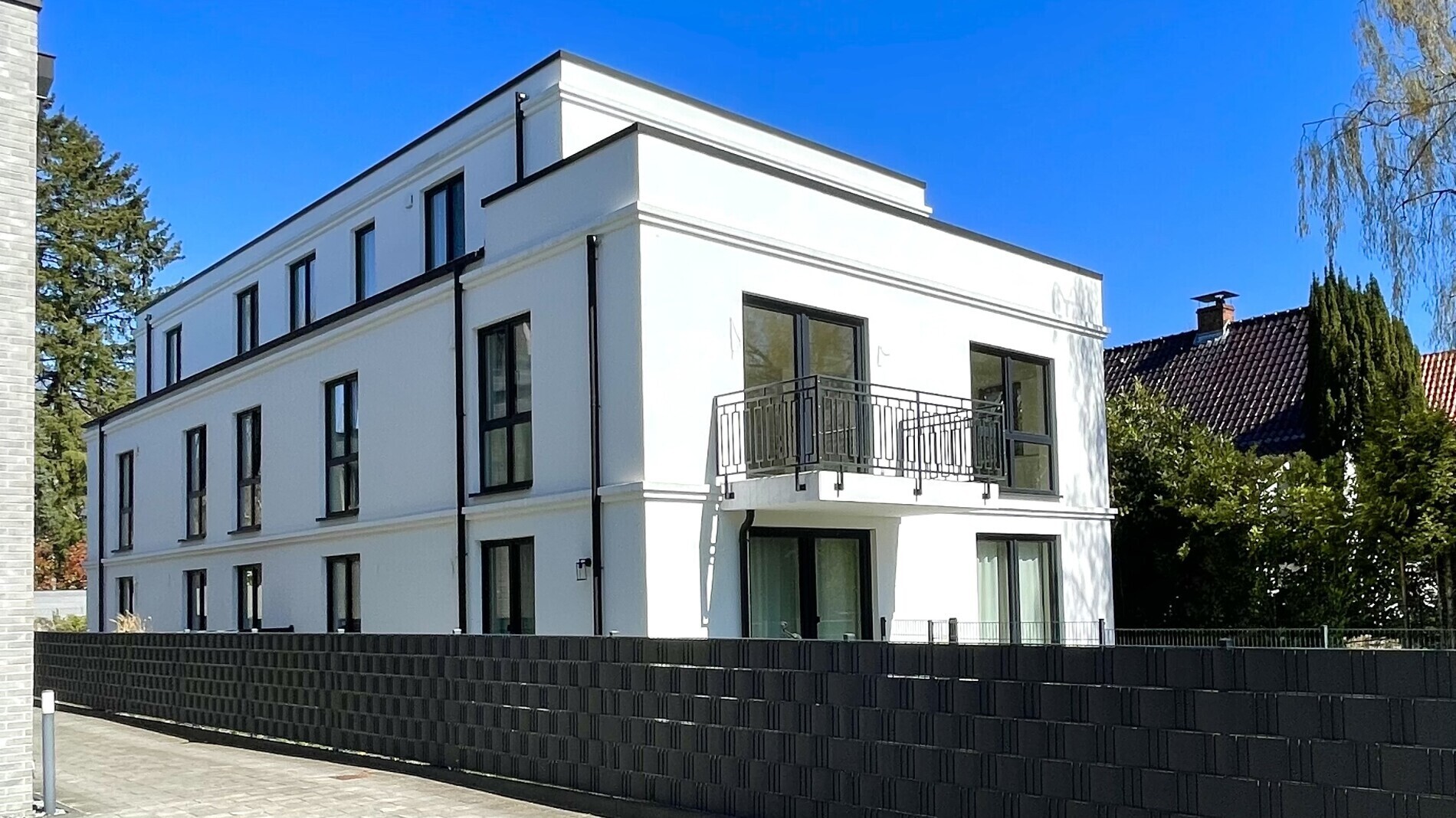 modernes Mehrfamilienhaus