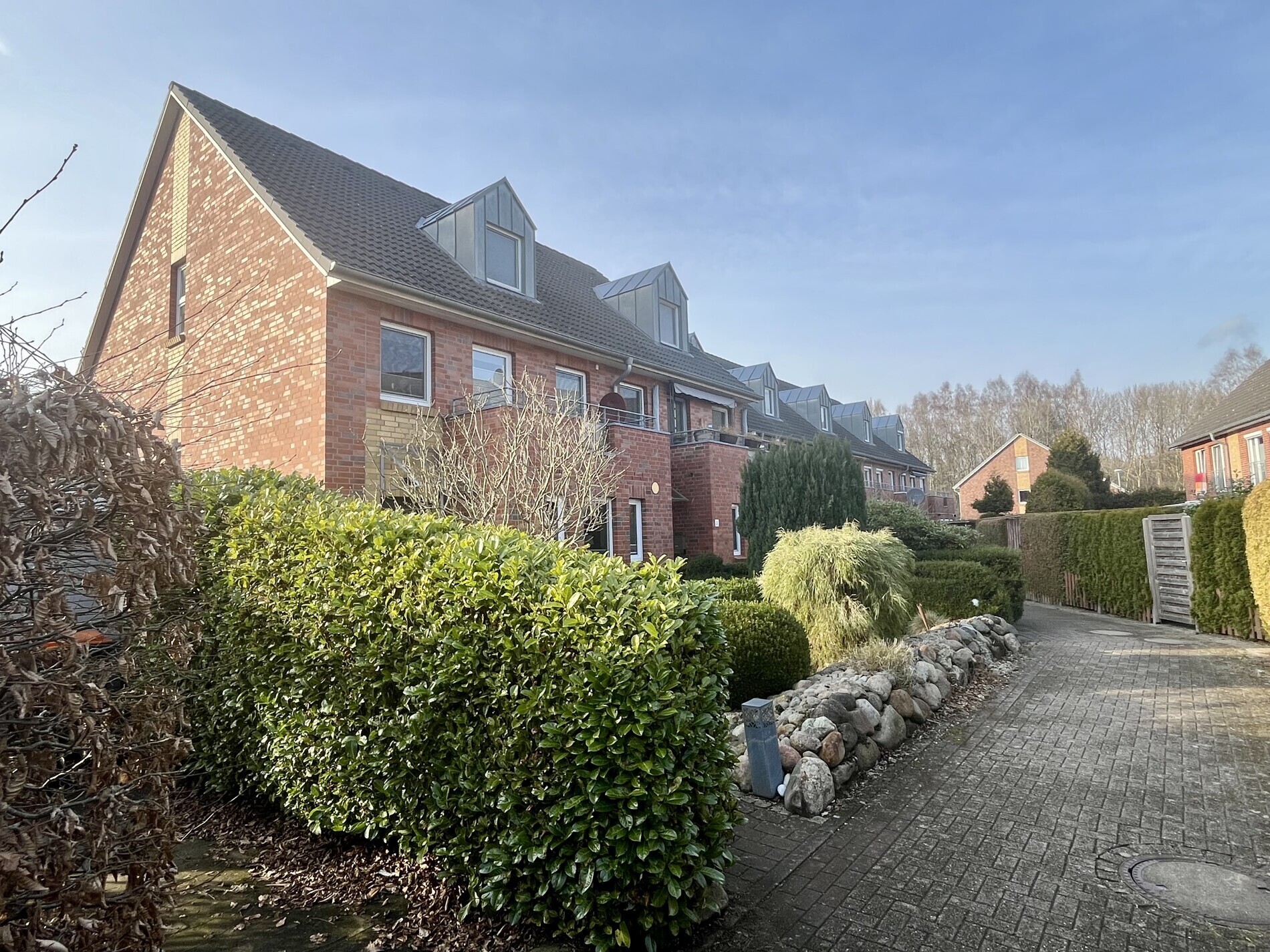 Gesamtansicht Eingänge Ostseite