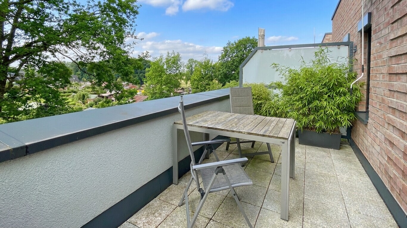Balkon mit freiem Ausblick