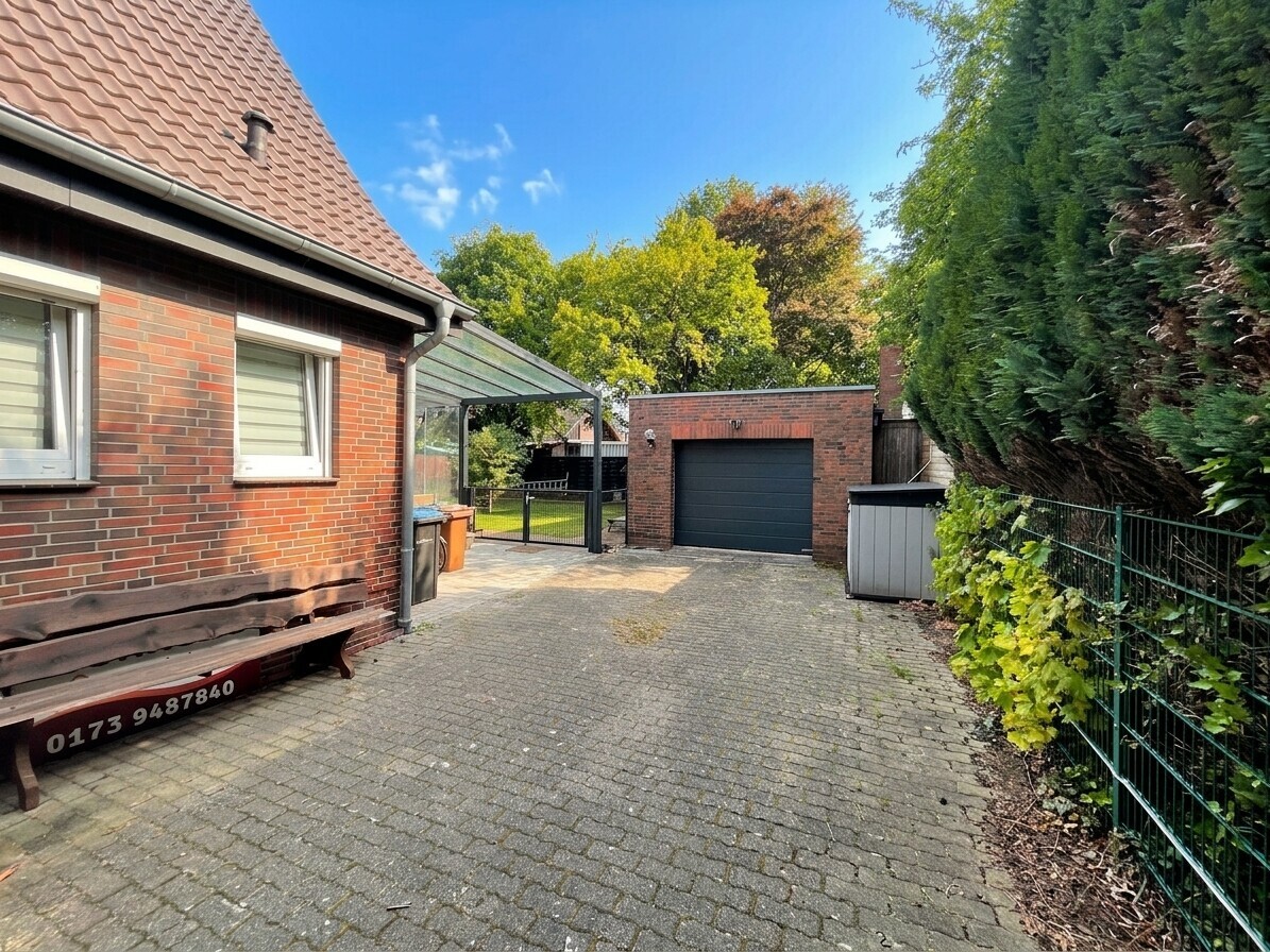 Auffahrt und Garage