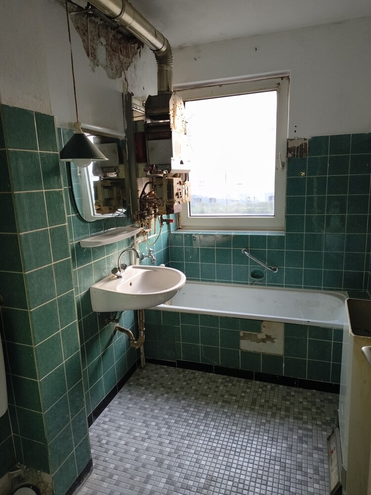 Bad EG-Wohnung links