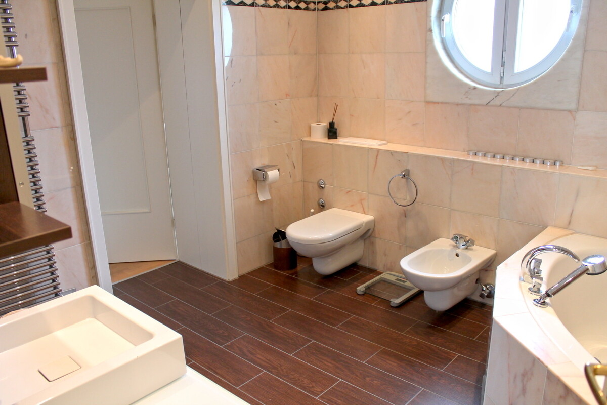 großes Tageslichtbad