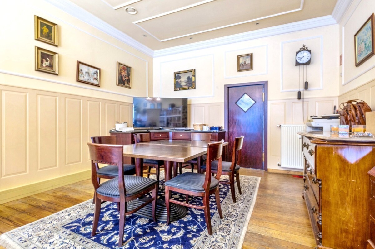 Büro EG