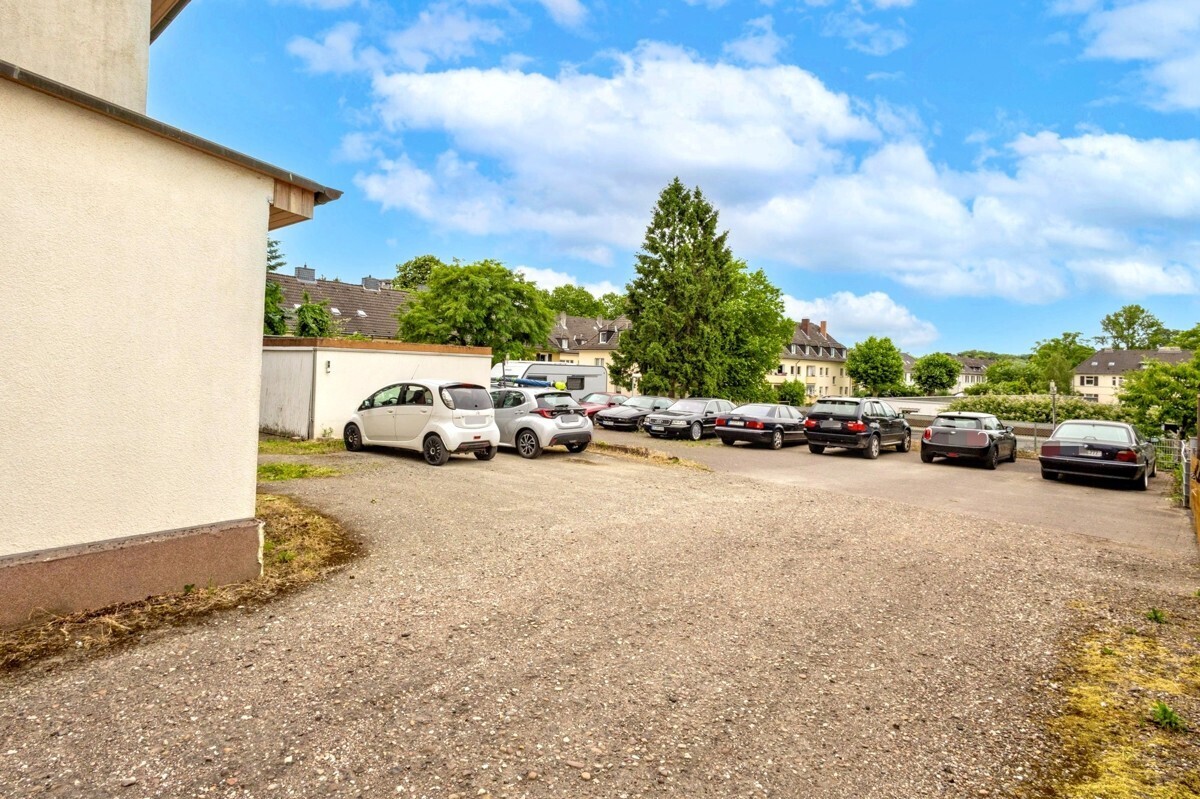 Pkw-Stellplätze / Garagen