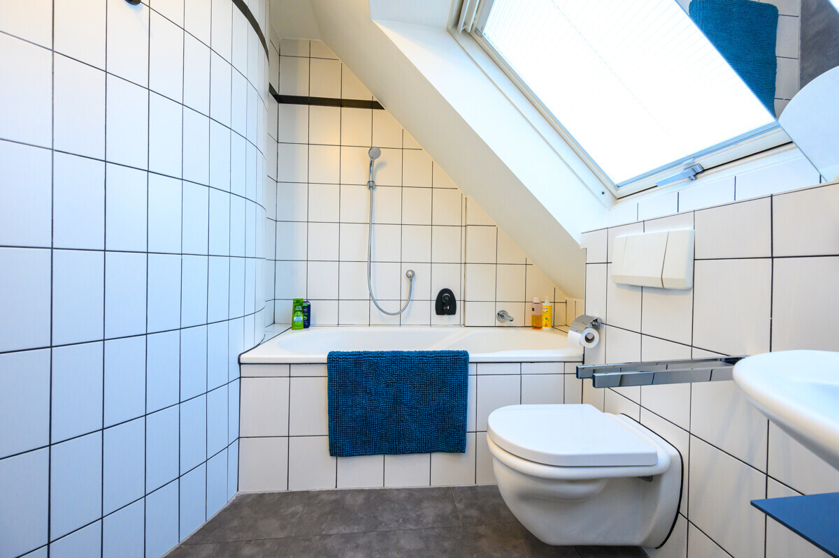 Badezimmer im DG