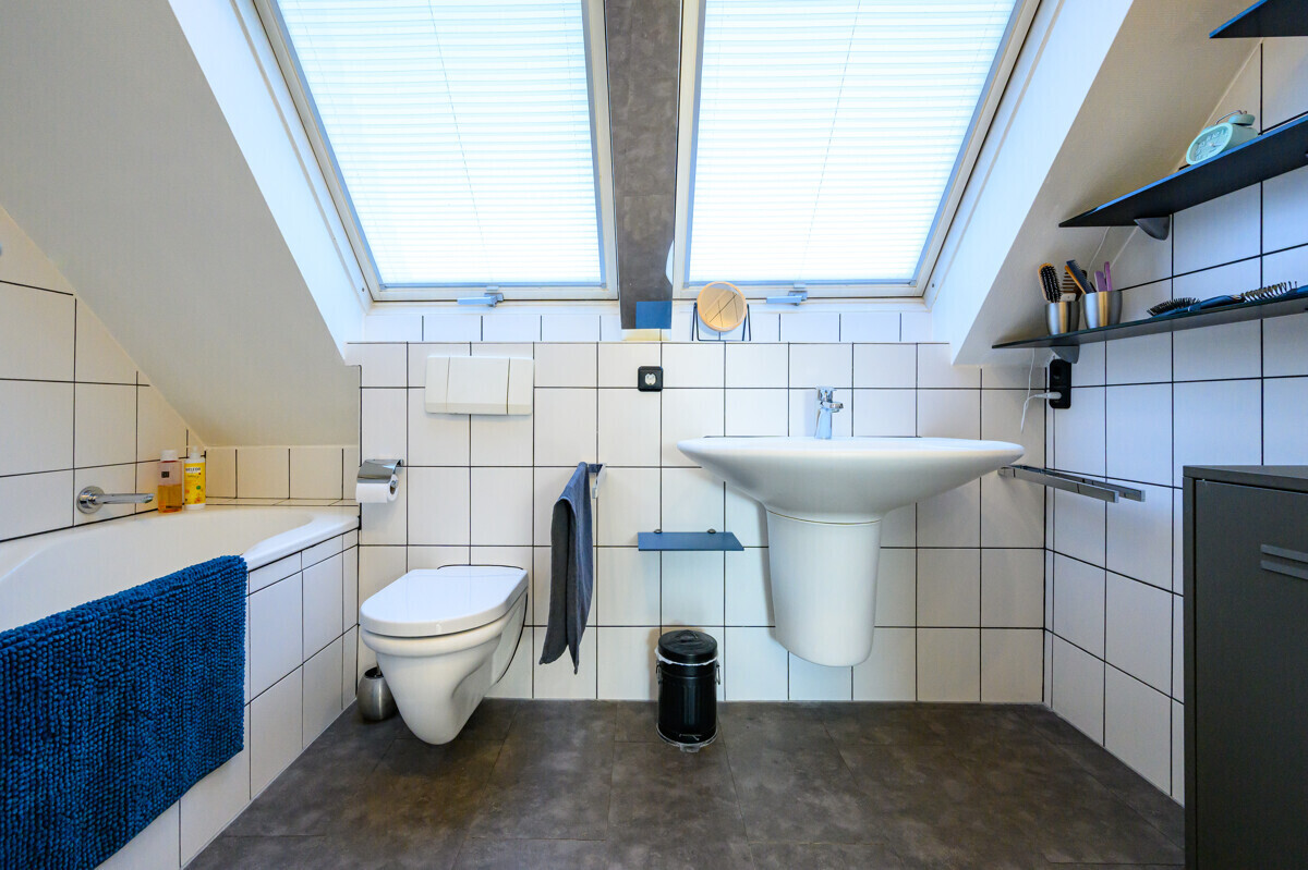Badezimmer im DG