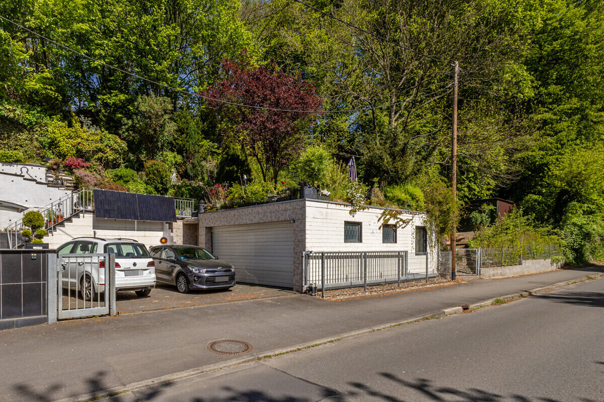 Garage und Stellplatz
