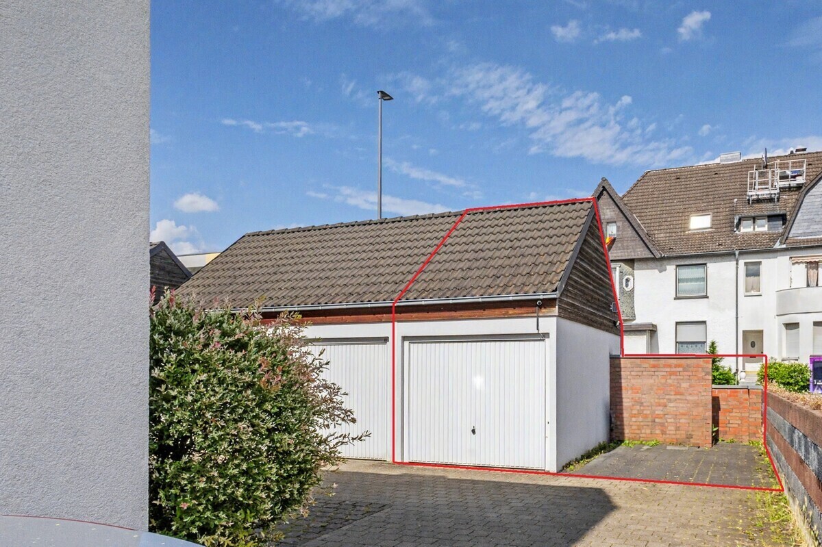 Garage mit Stellplatz