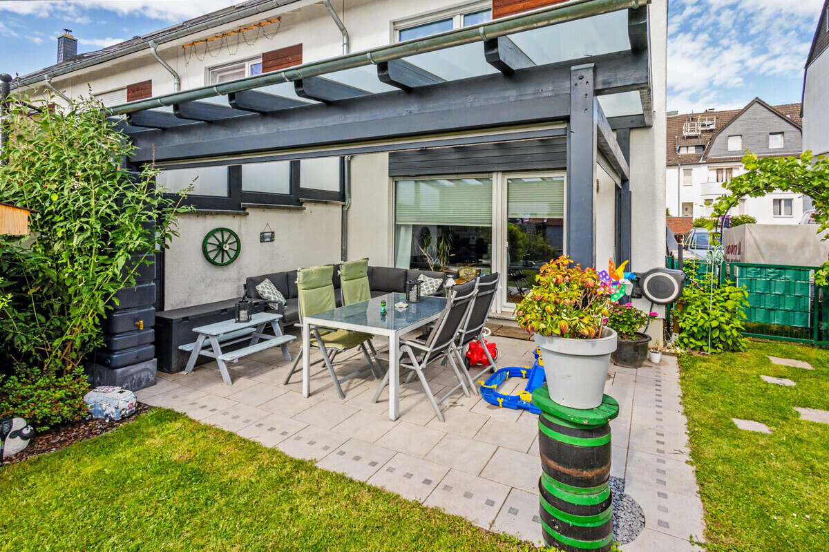 Süd-Terrasse mit Überdachung