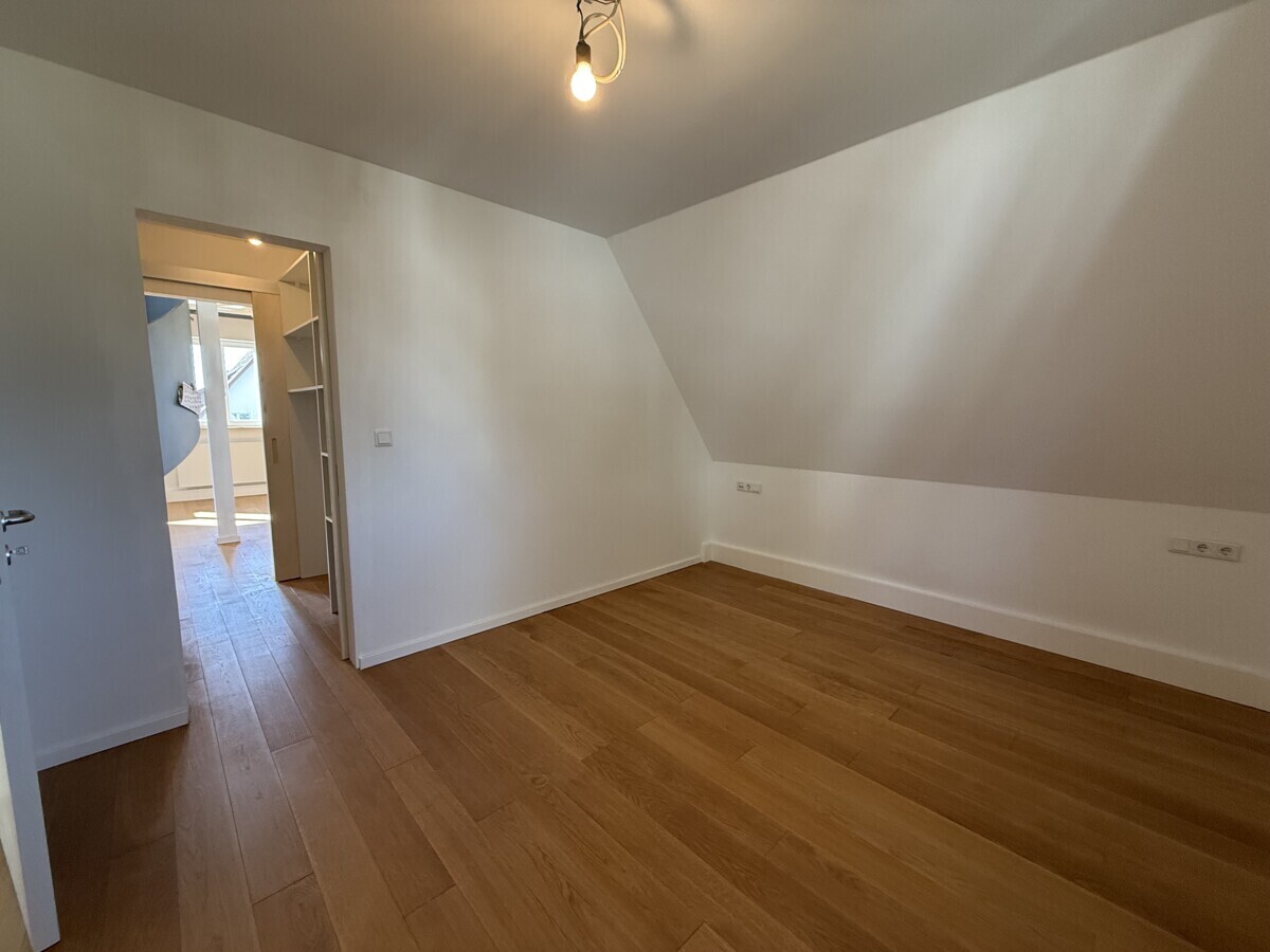 Schlafzimmer DG mit Ankleide