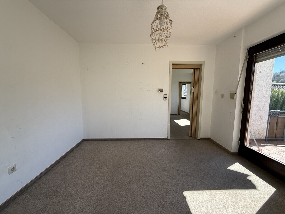 Zimmer mit  Zugang Balkon