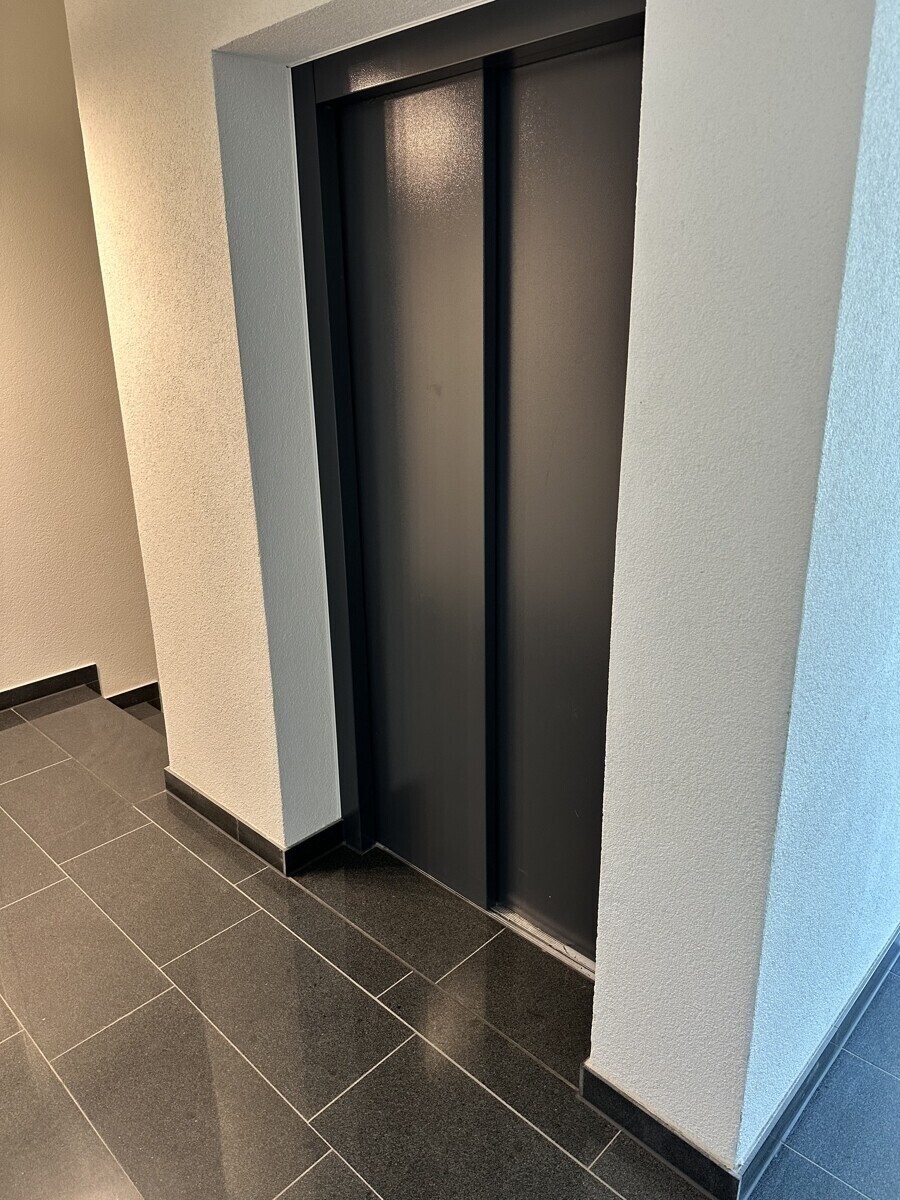 Aufzug/Treppenhaus