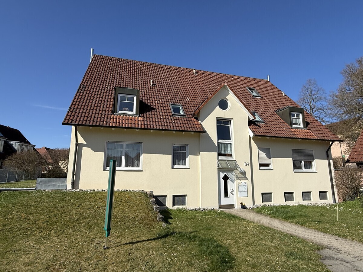 Außenansicht mit Hauseingang