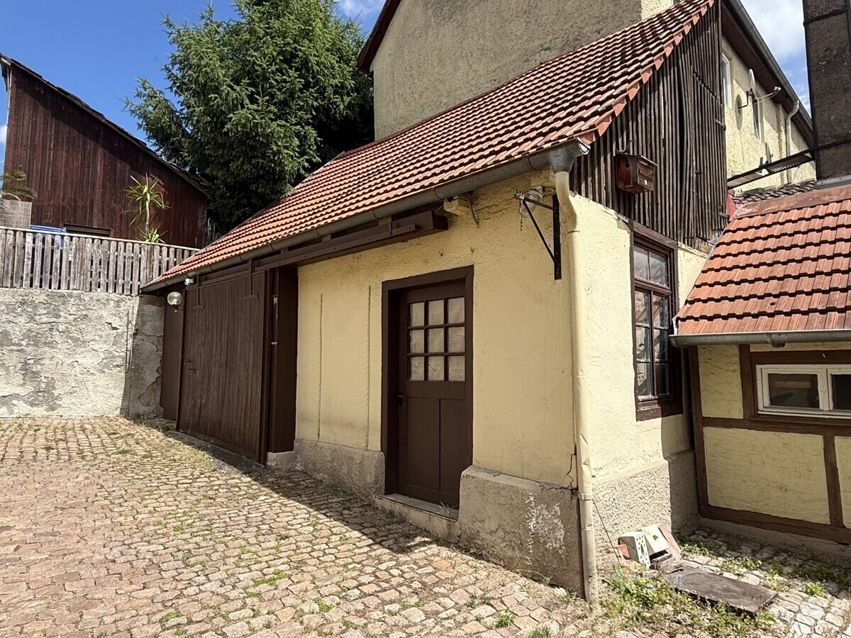 Garage und Lagergebäude