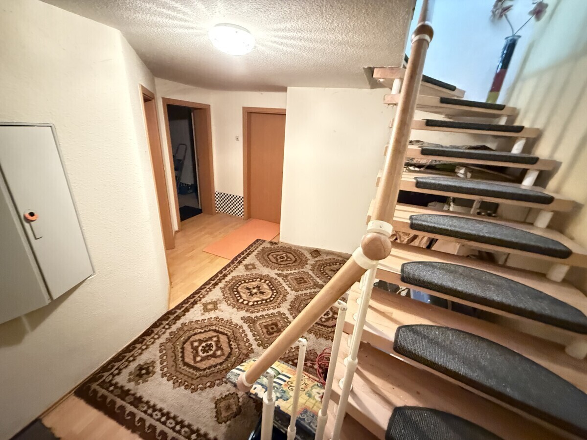 Diele und Treppenaufgang UG