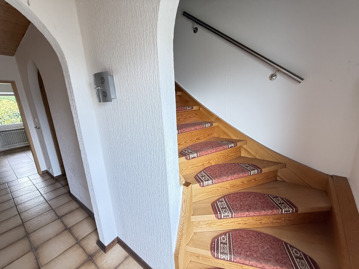 Diele und Treppenhaus in DG