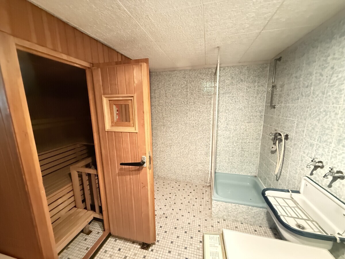 Sauna und Dusche UG