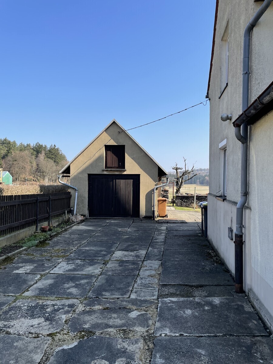 2. Garage mit Schuppen
