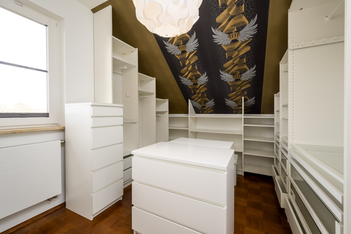 Ankleidezimmer, DG