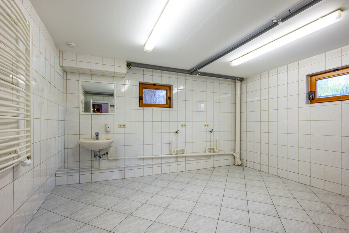 Waschraum, KG