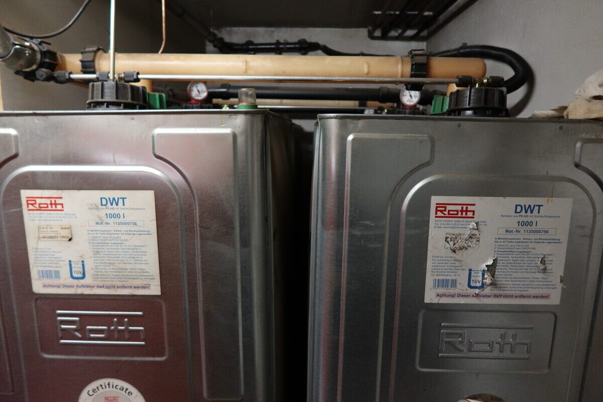 4 x 1000 l Tanks