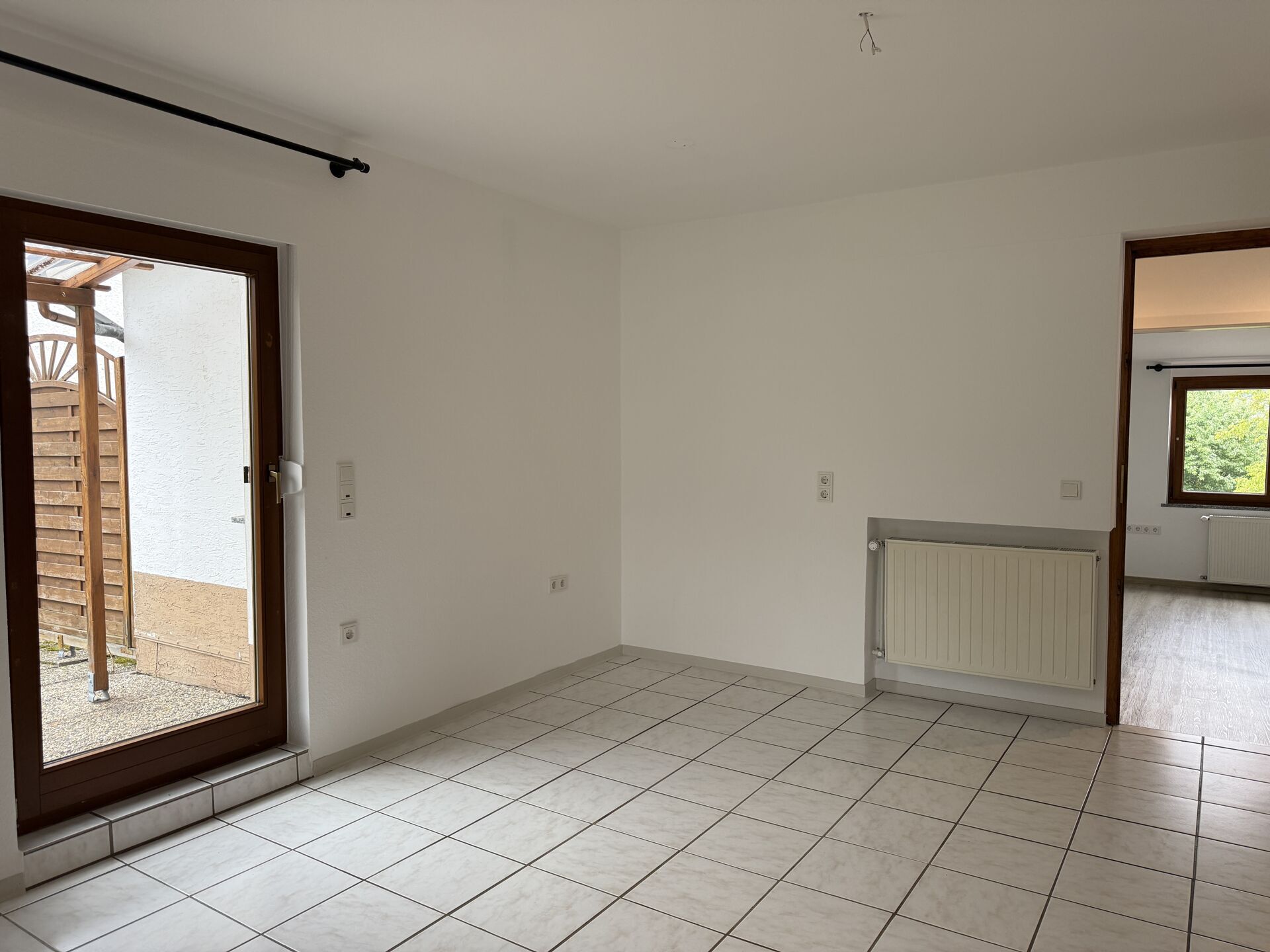 Wohn-/Esszimmer Whg EG links