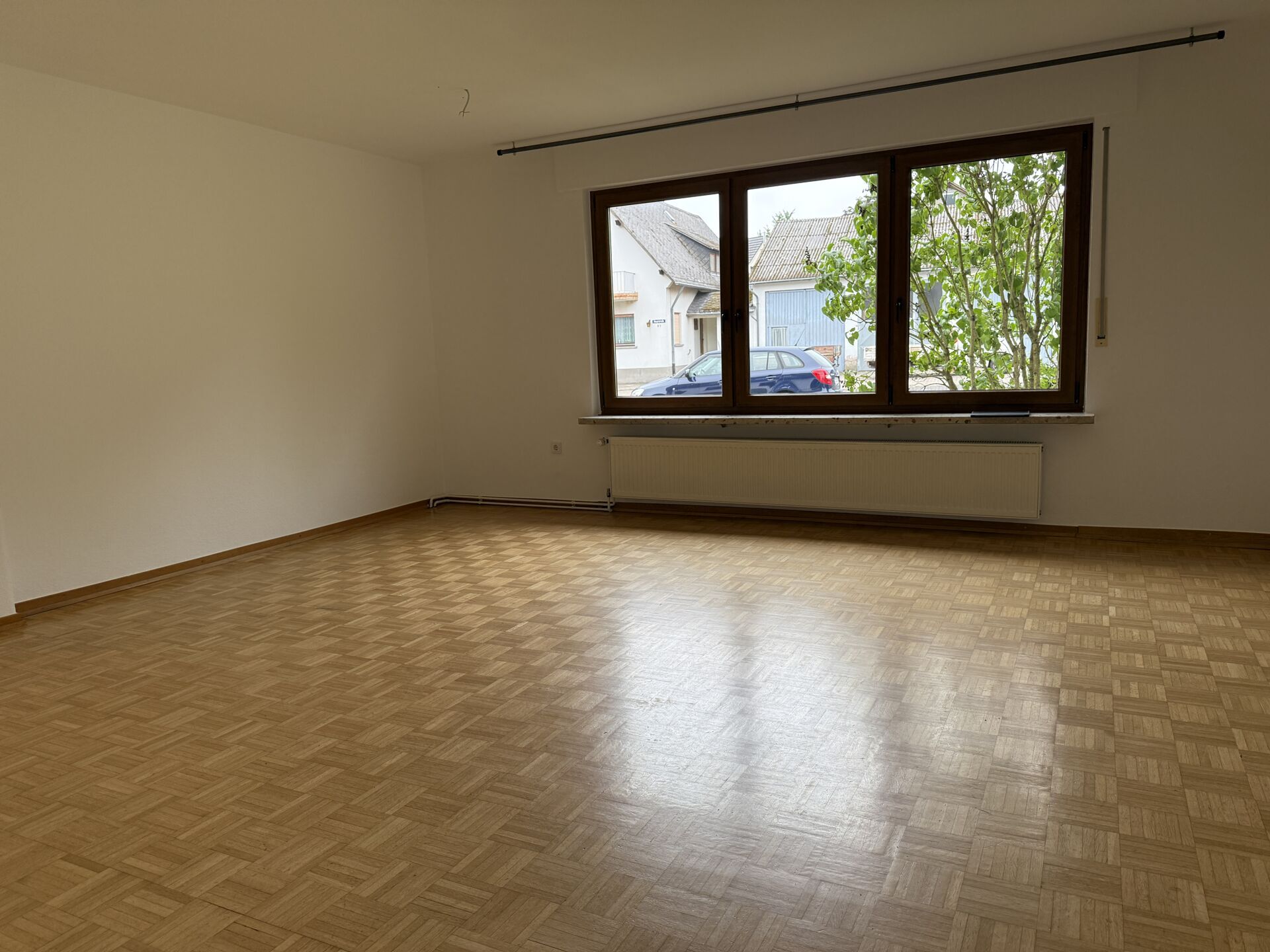 Wohn-/Esszimmer Whg EG links