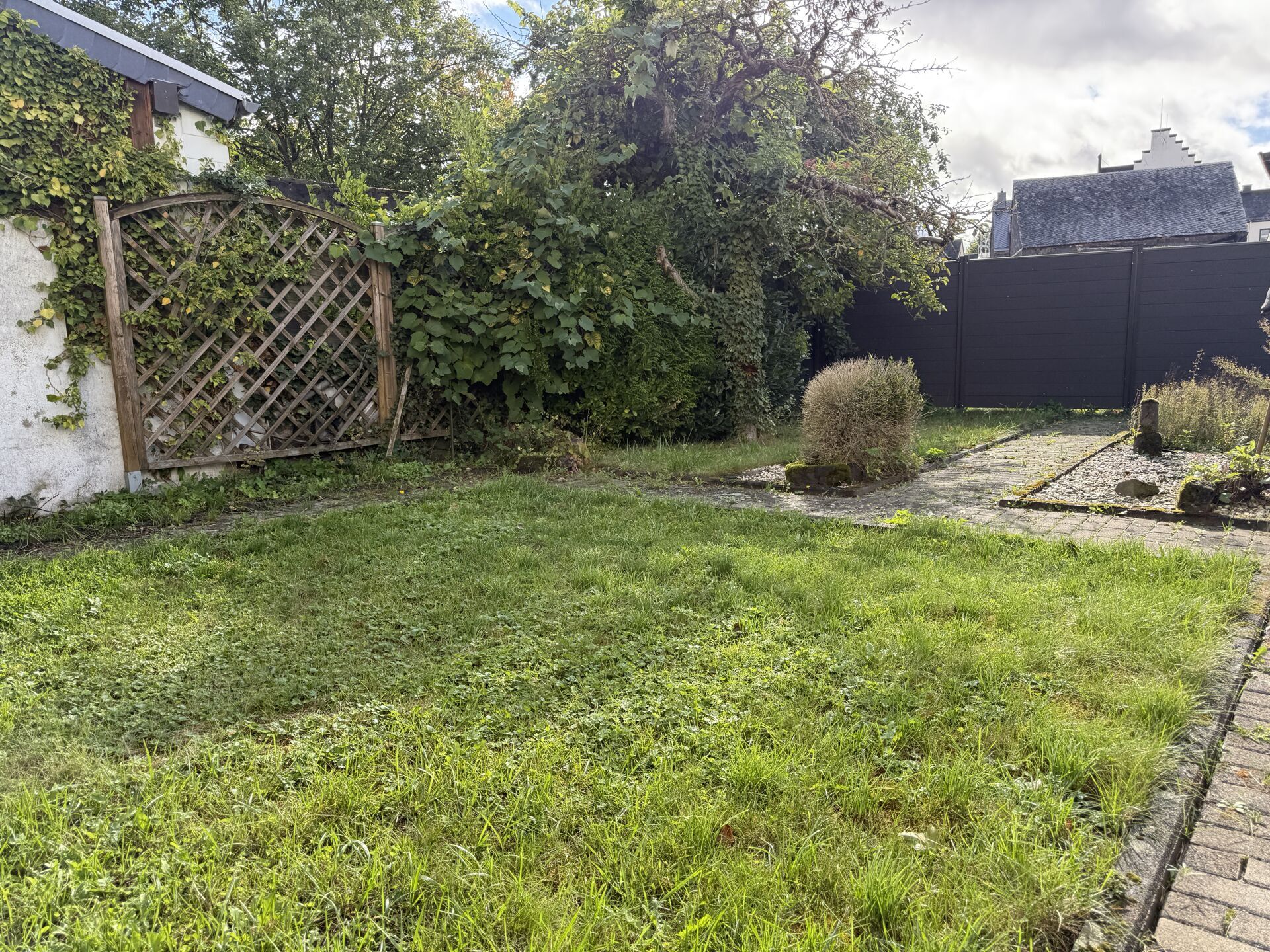 Garten-/Wiesengrundstück