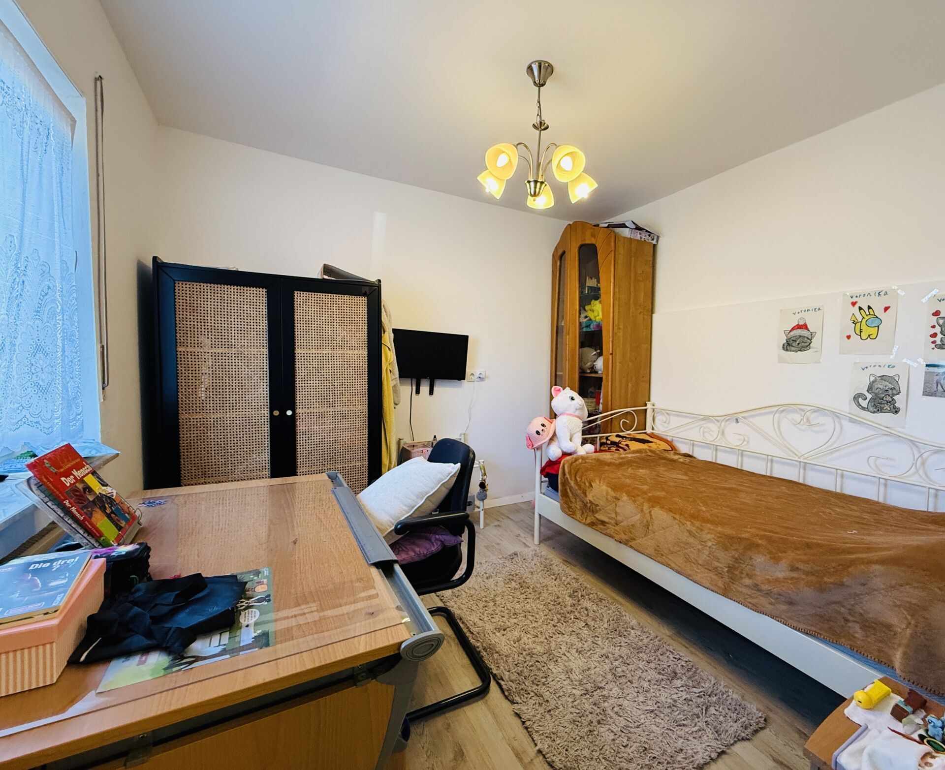 Zimmer 2 Untergeschoss (mit Küchenanschlüssen)