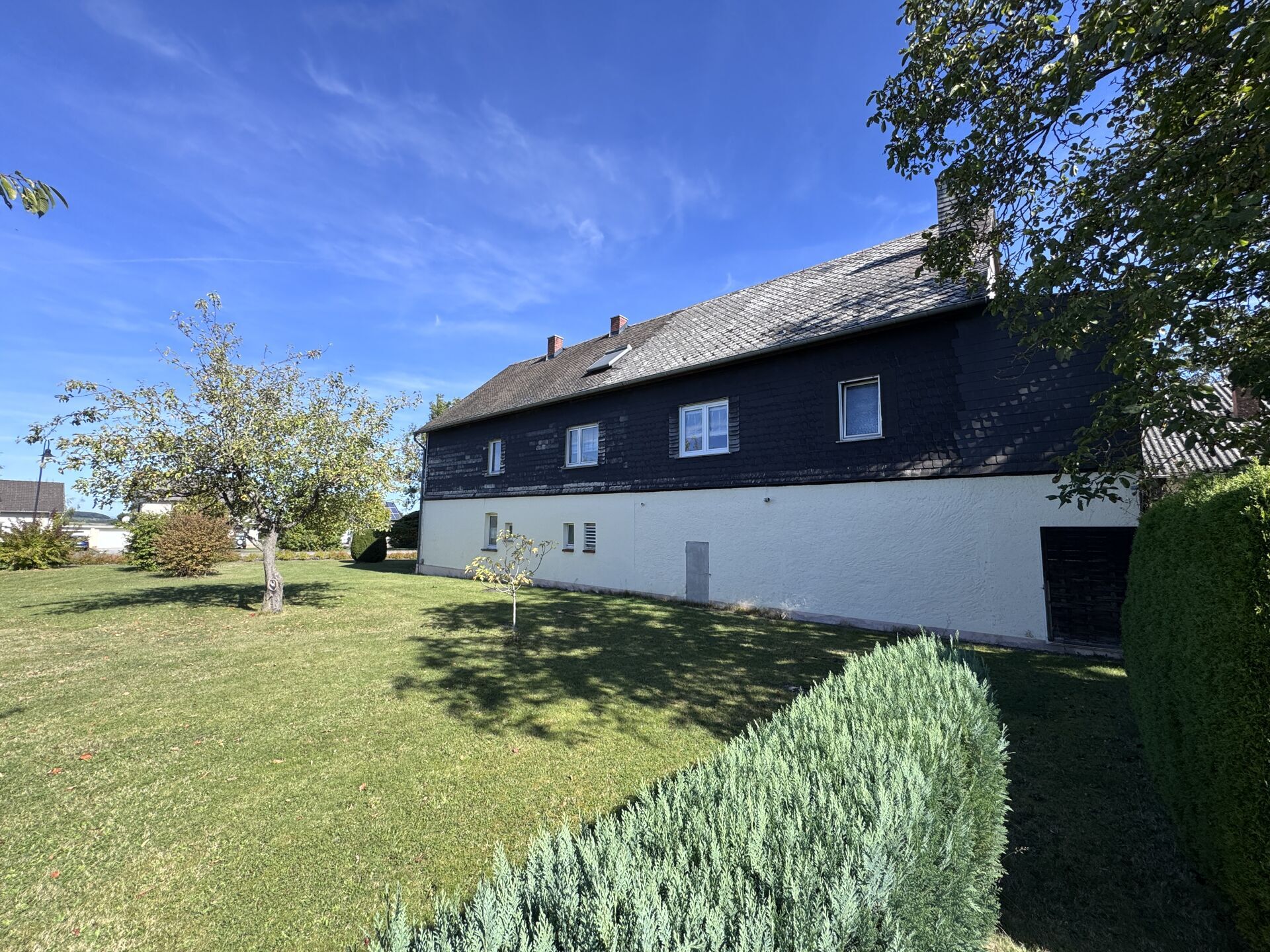 Seitenansicht und Garten