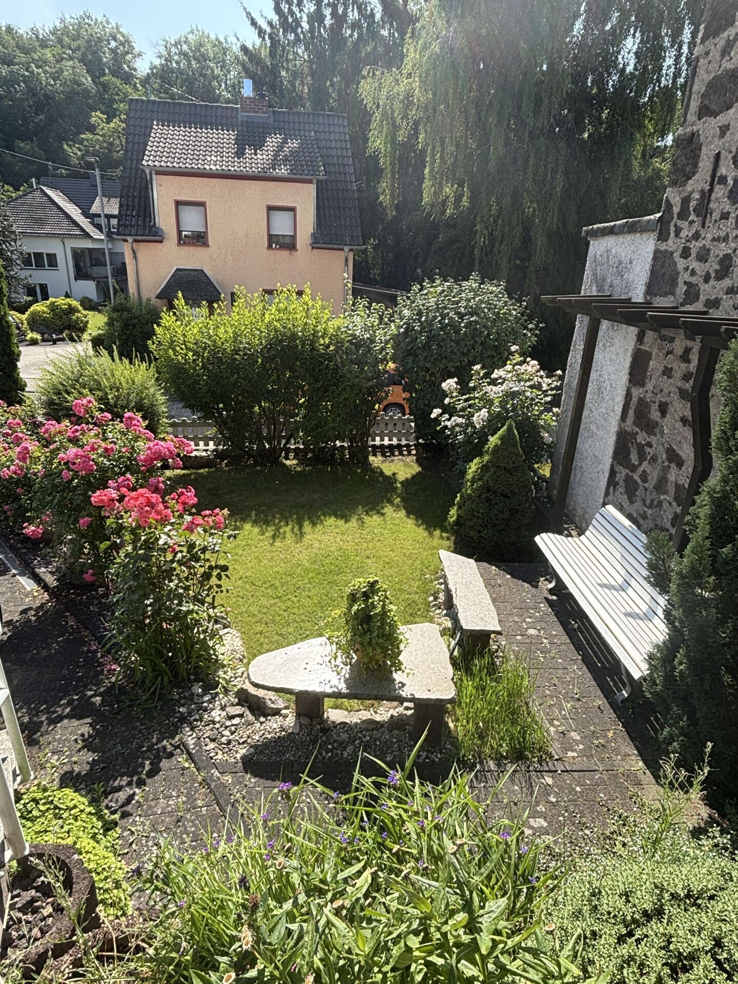 Garten neben dem Haus