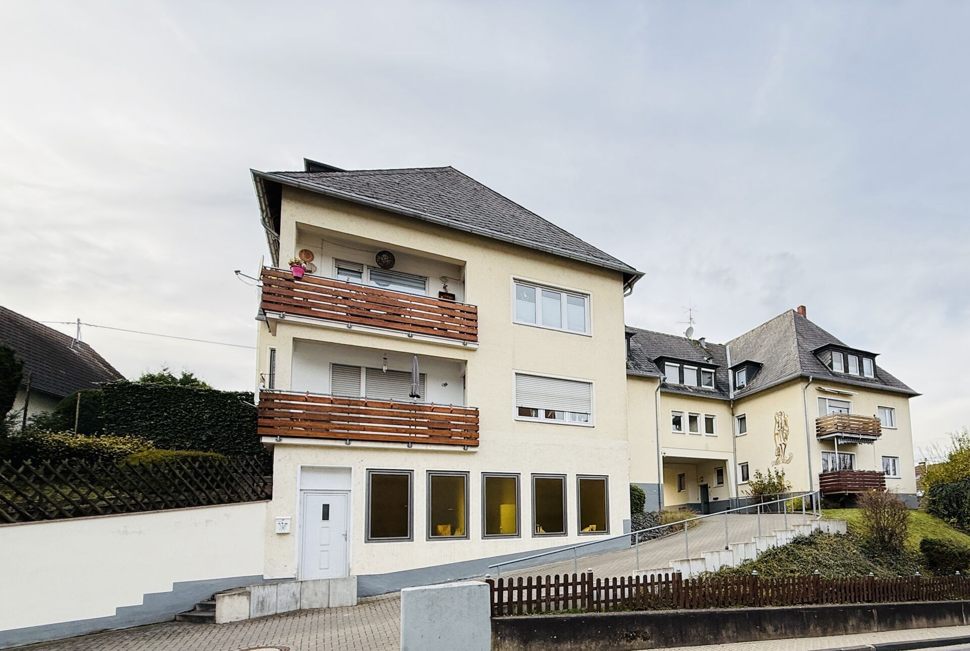 Hausansicht (Straßenseite)