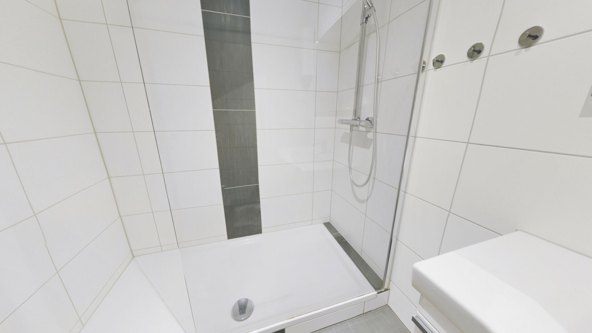 OG neuwertiges Duschbad