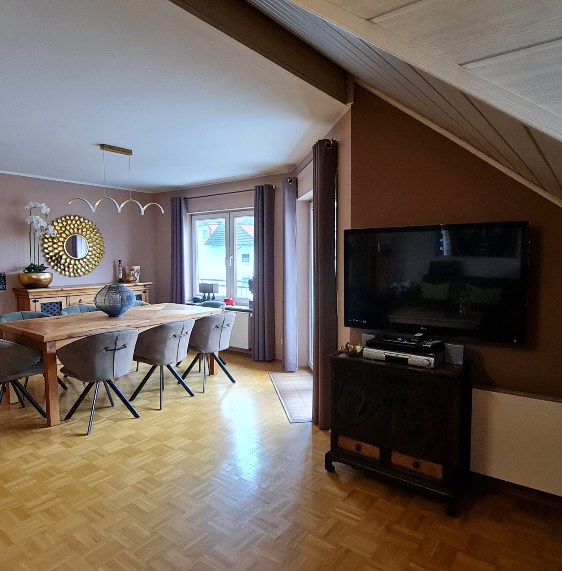 Wohnzimmer mit Essbereich