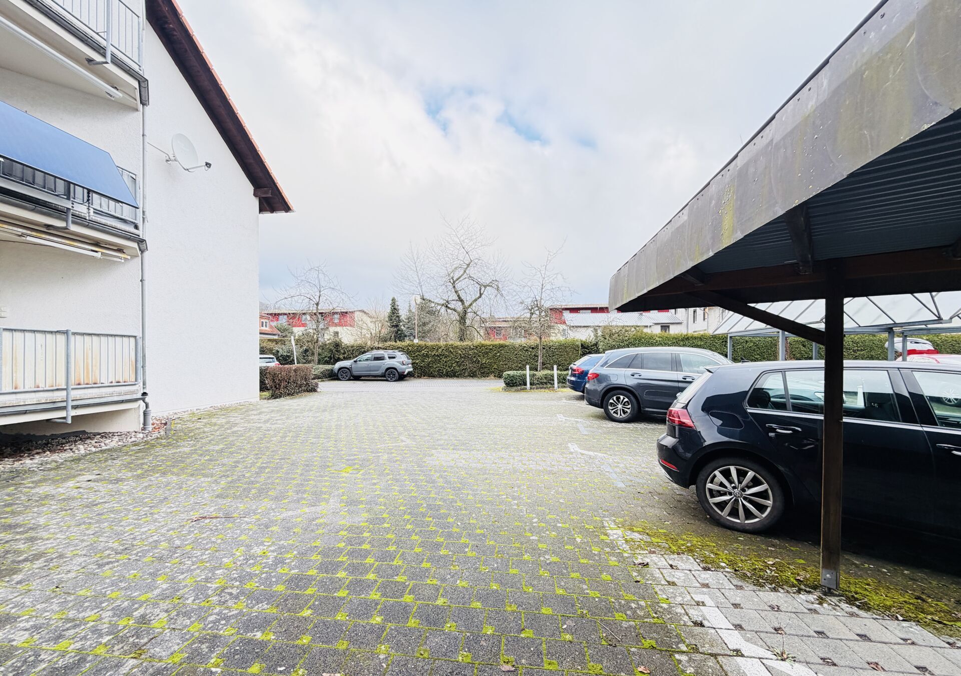 Grundstück/ PKW-Stellplätze