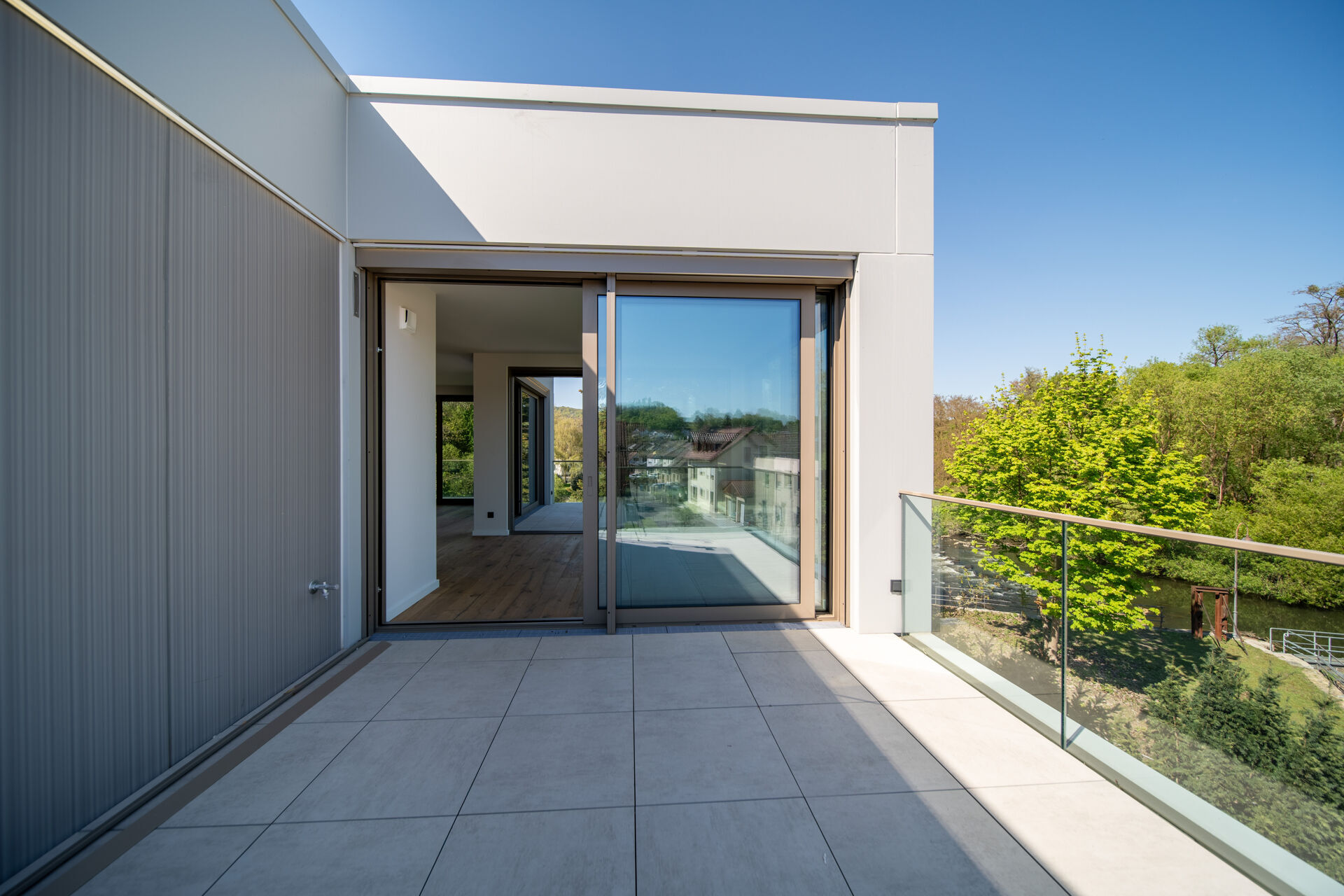 Dachterrasse Straßenseite