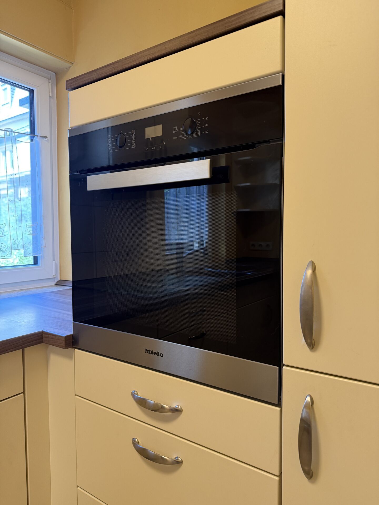 Miele-Einbaubackofen