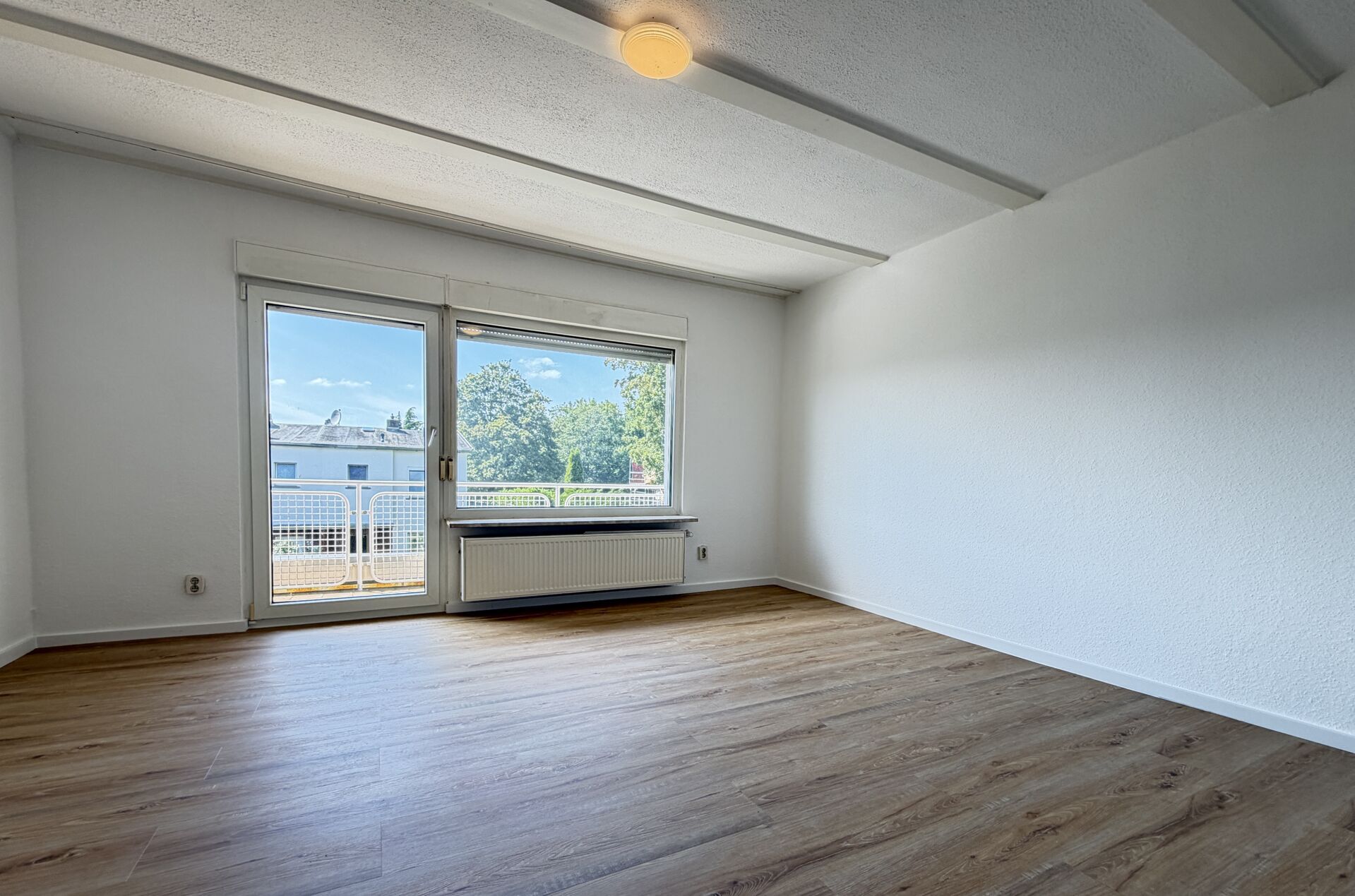 Schlafzimmer mit Balkon