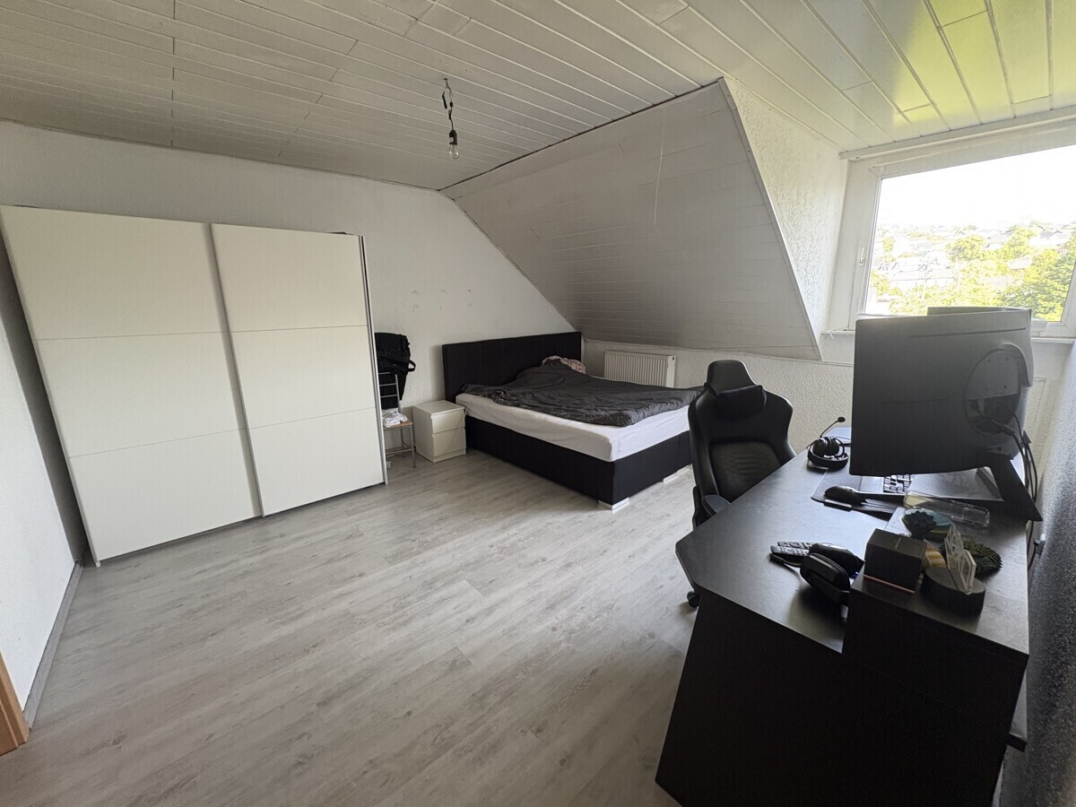Schlafzimmer DG