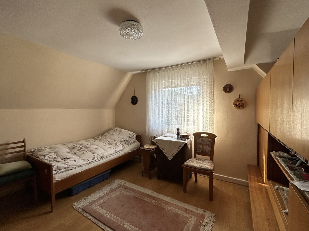 Schlafzimmer 1 DG