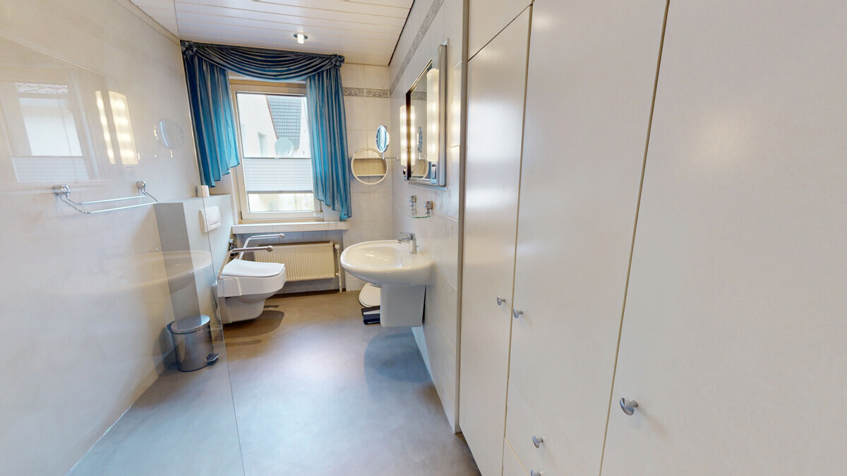 Badezimmer | 1 OG