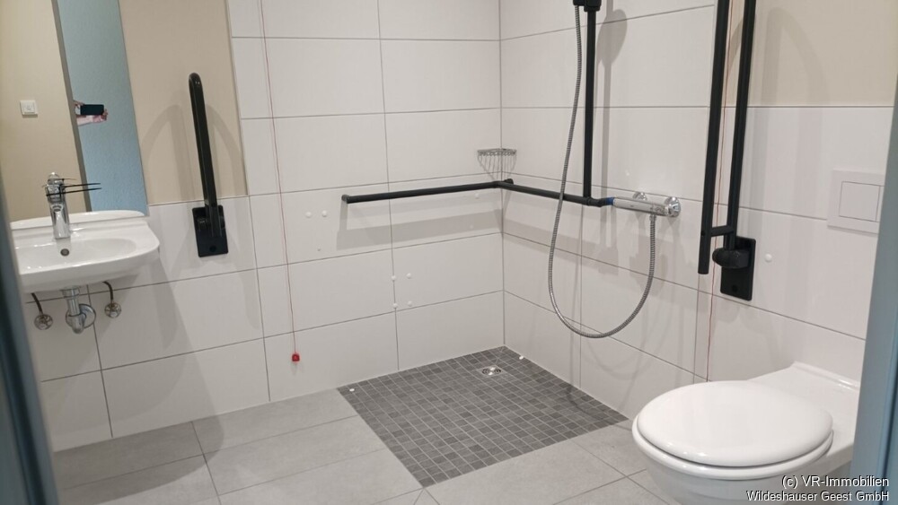 Badezimmer mit Dusche