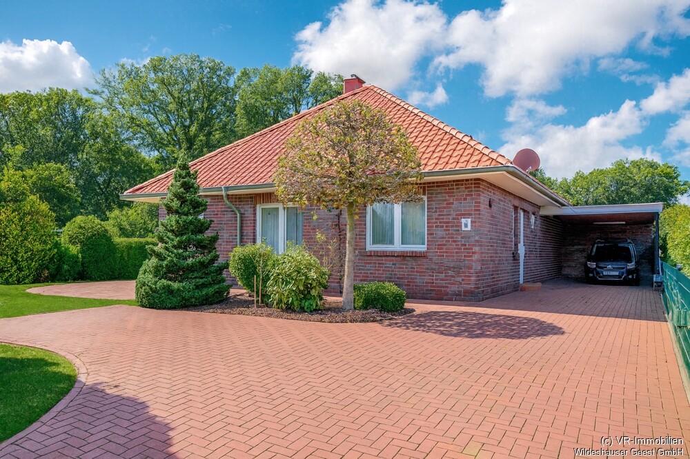 Ansicht von der Straße (Sommer)