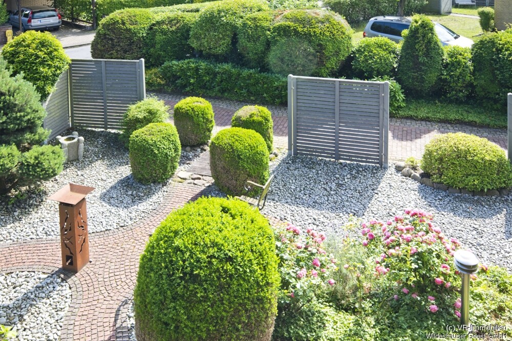 Blick in den Vorgarten