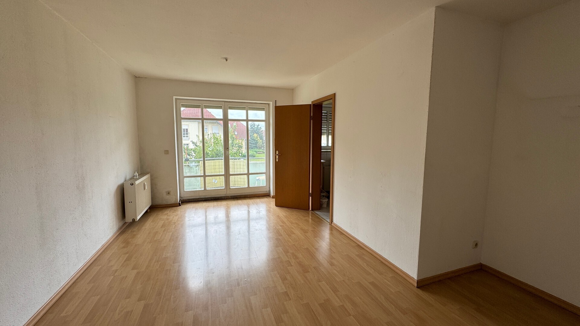 Wohnzimmer mit Zugang Balkon