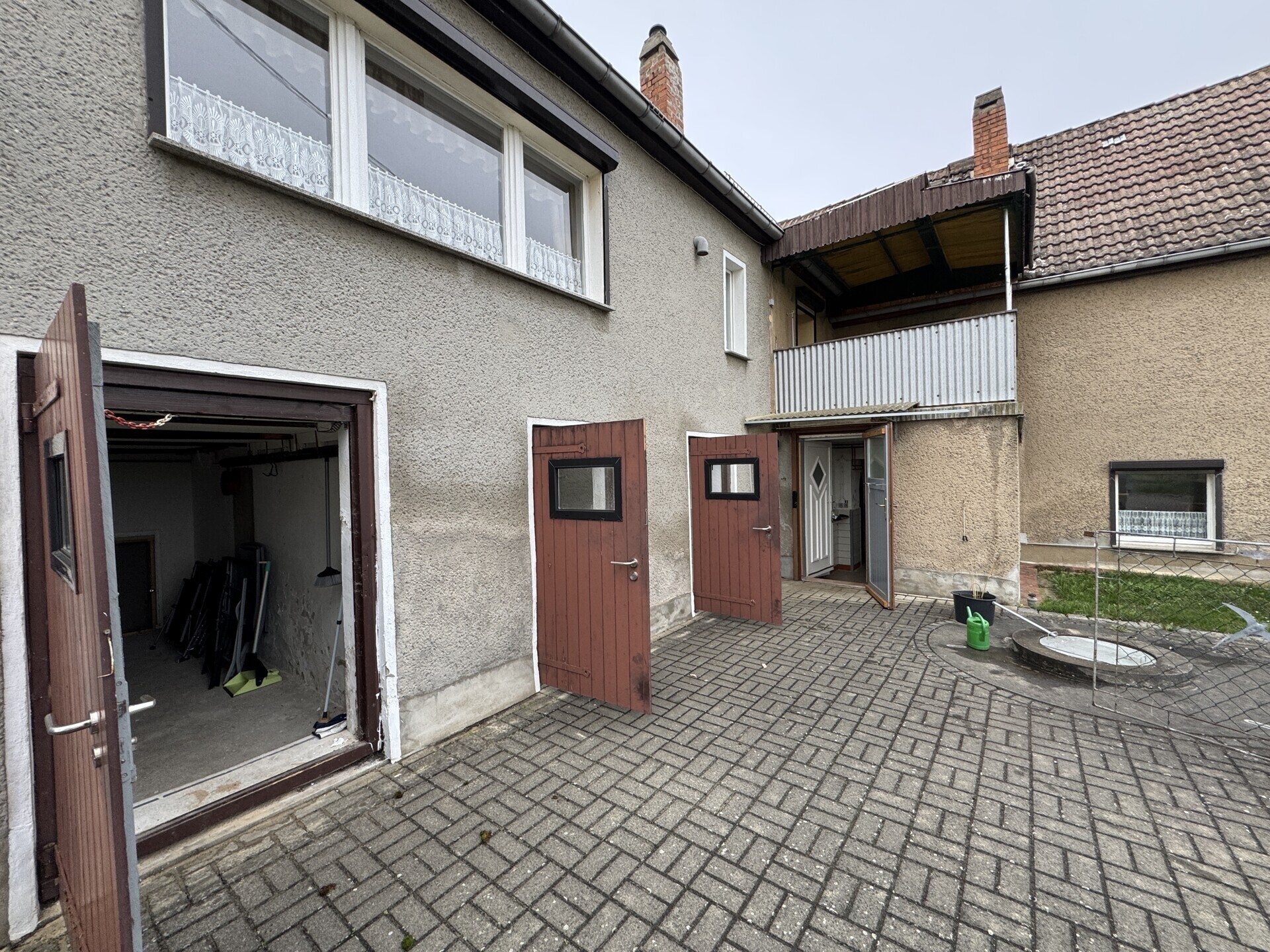 Abstellräume und Zugang Haus