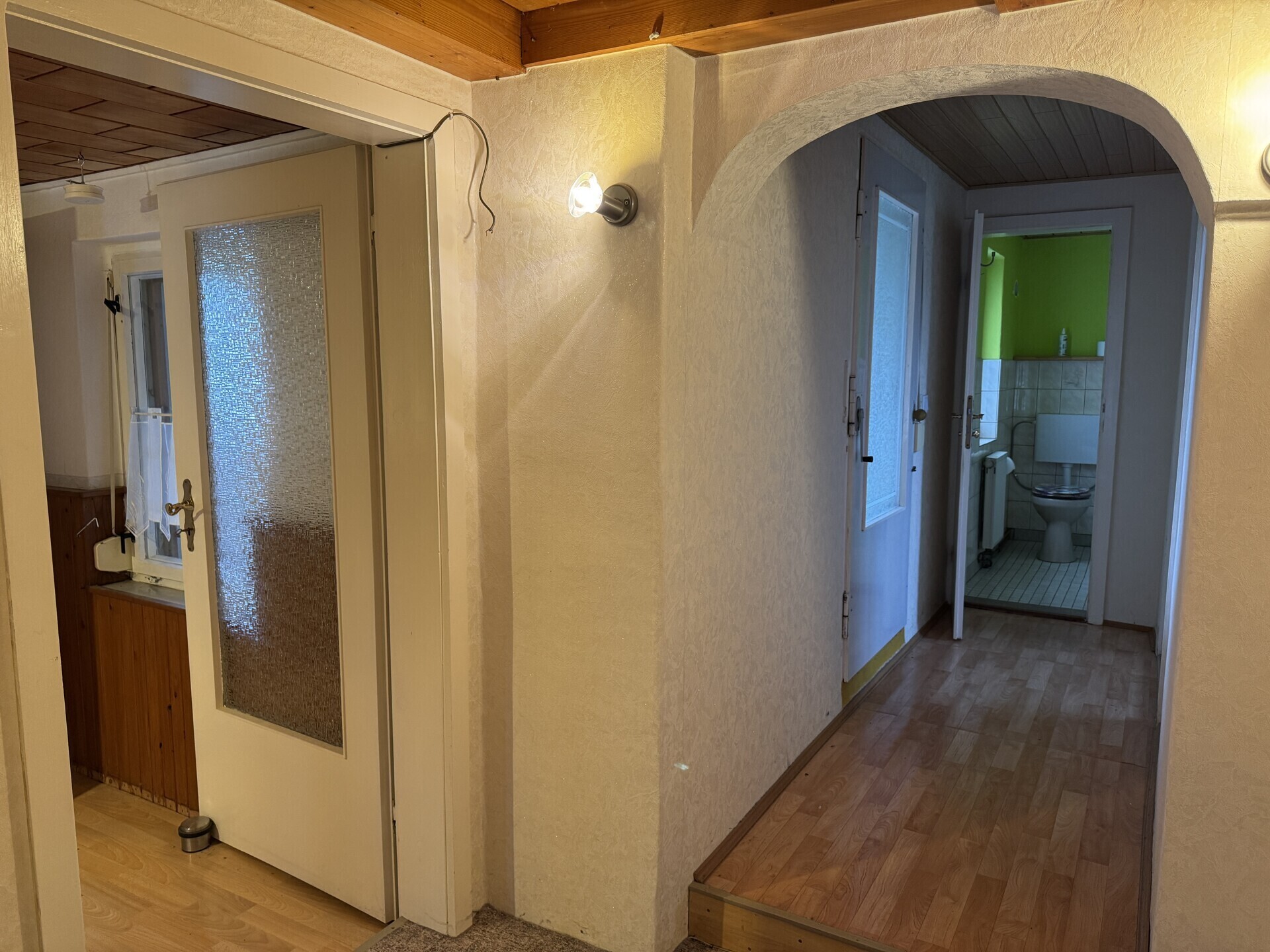 Flur zur Küche und WC