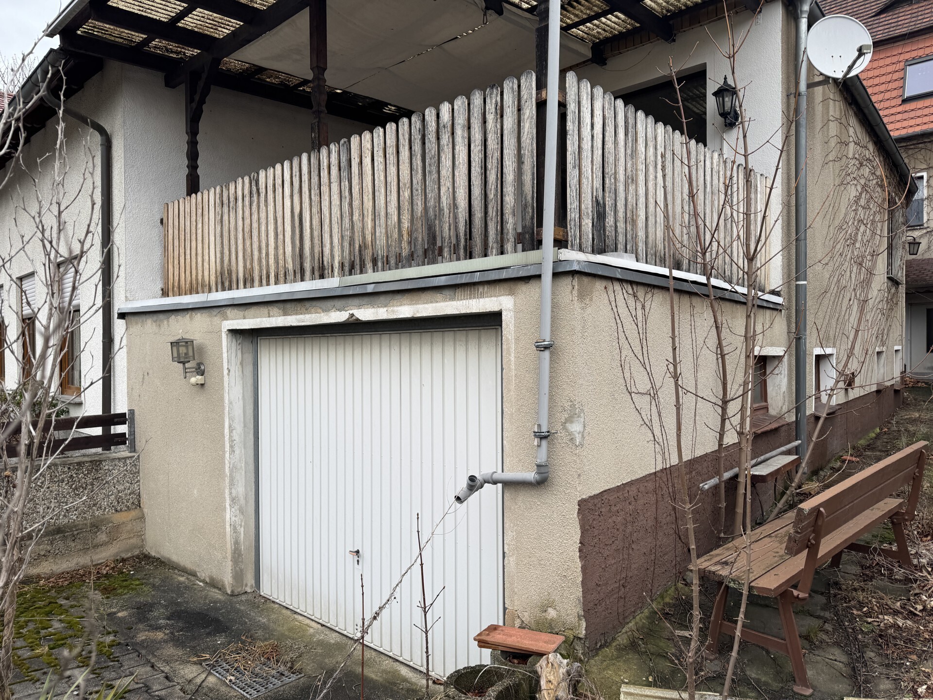 Garage und Terrasse