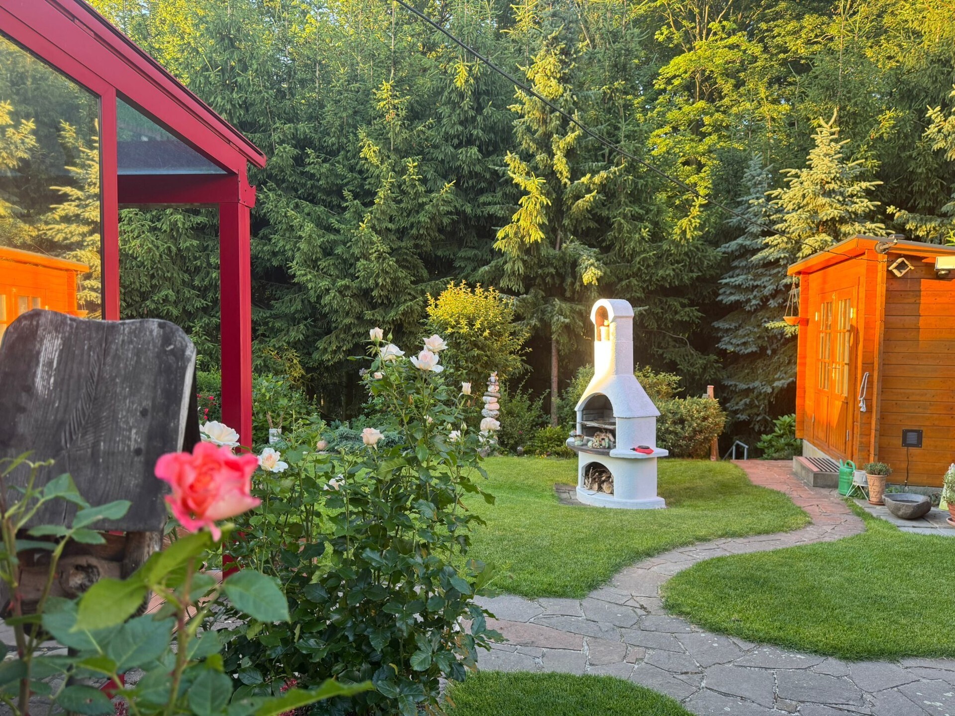 Abendstimmung im Gartenbereich